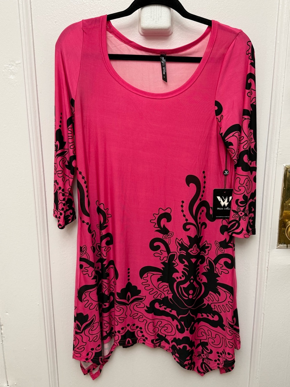 White Mark Bright Pink Scoop Neck Tunic with Black Floral Paisley Pattern Large